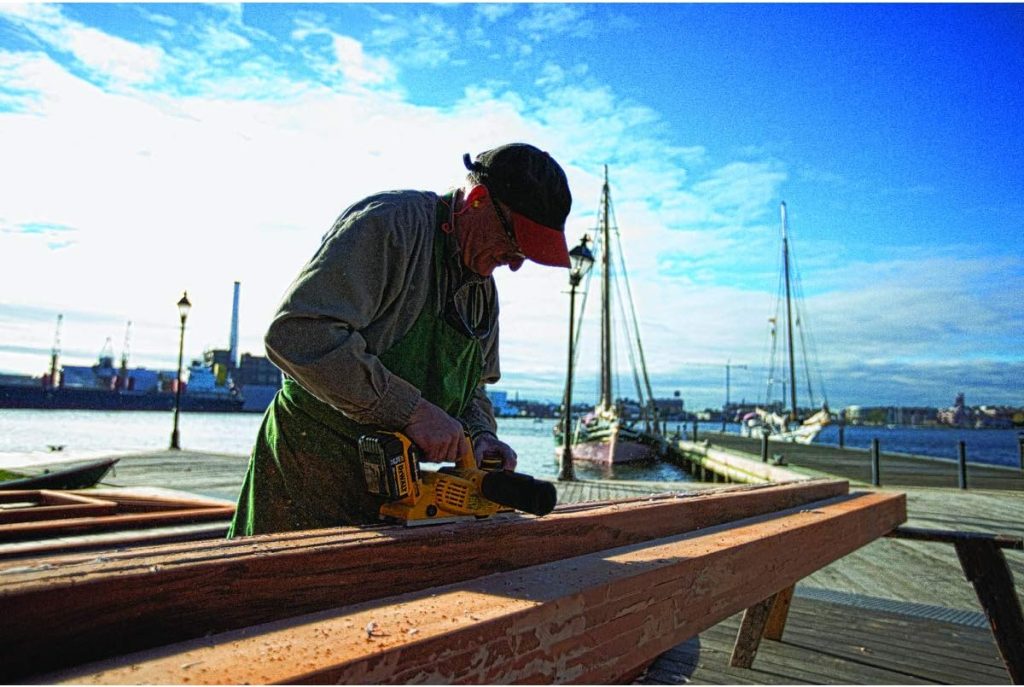 DEWALT 20V MAX Planer, 30,000 Cuts Per Minute, 2 mm Cut Depth, Brushless Motor, Bare Tool Only (DCP580B)